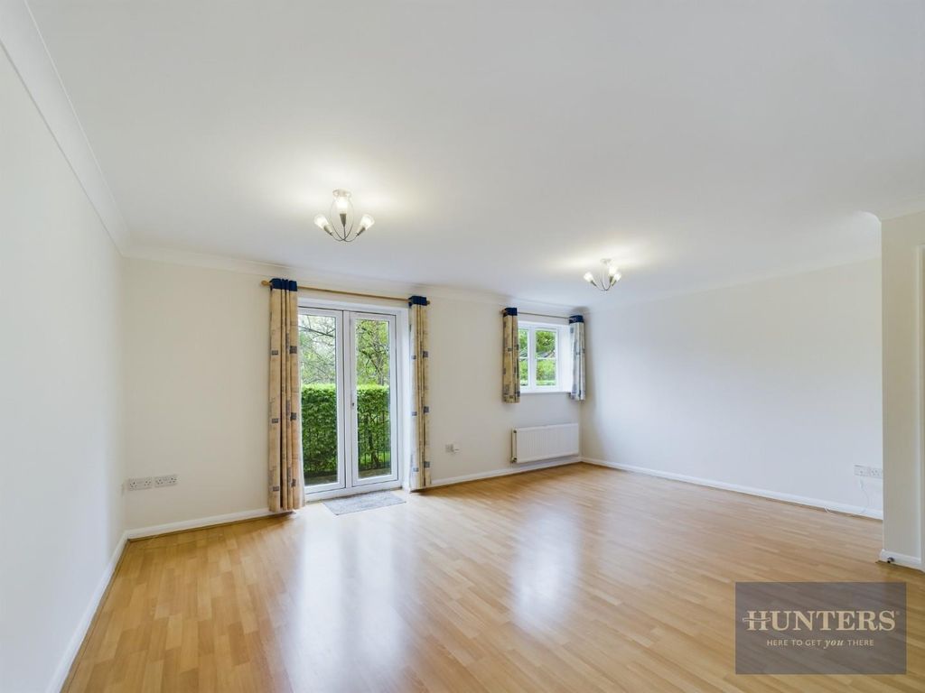 2 bed flat for sale in Wade Court, Cheltenham GL51, £210,000 Zoopla