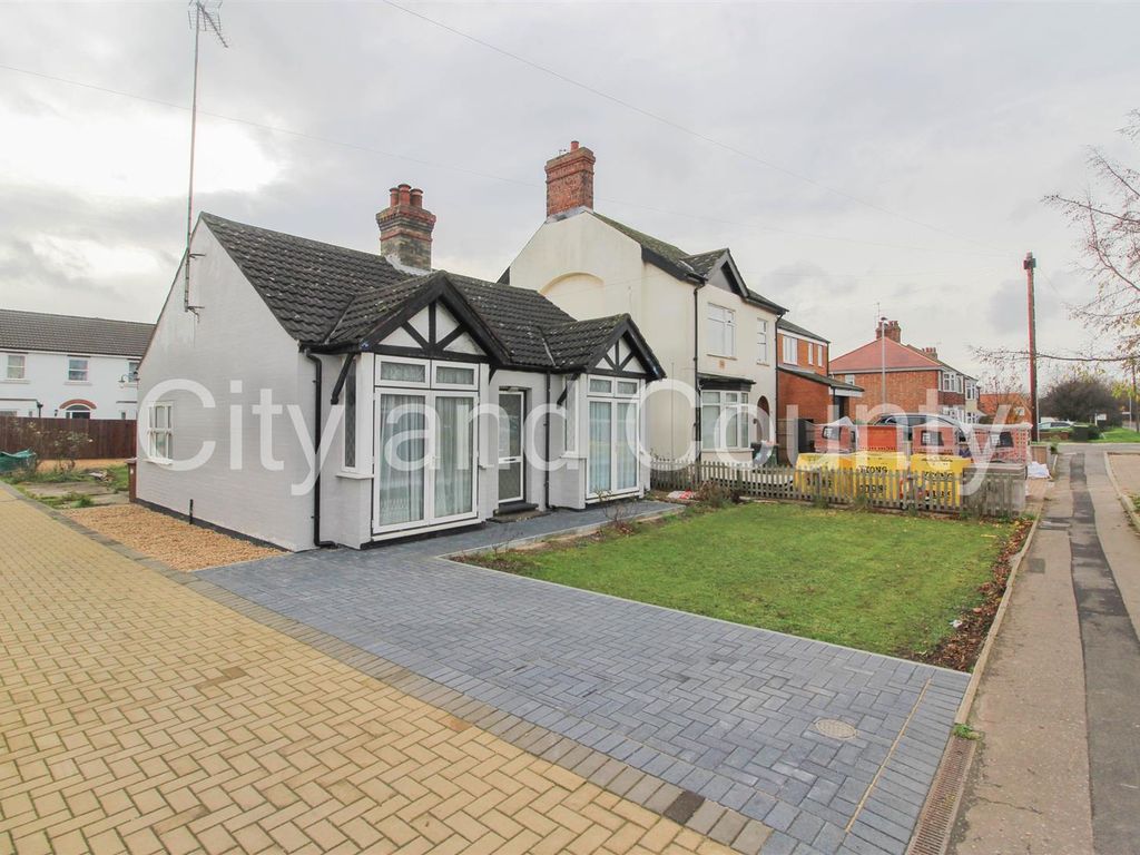 3 bed detached bungalow for sale in Oundle Road, Woodston, Peterborough