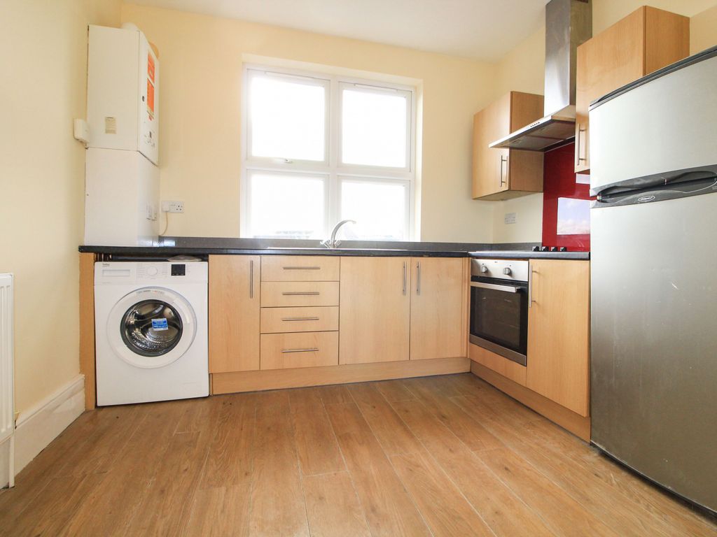 2 bed flat to rent in Green Lane, Northwood HA6, £1,500 pcm Zoopla