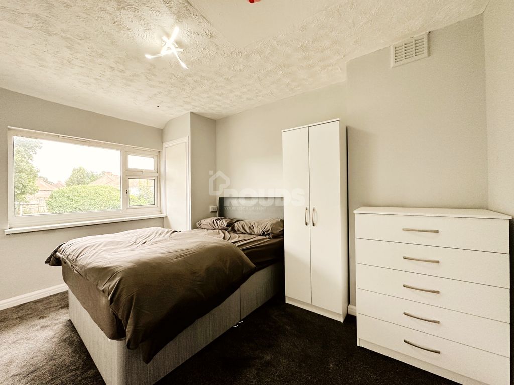 Studio to rent in Overton Road, Birmingham, West Midlands B27, £850 pcm