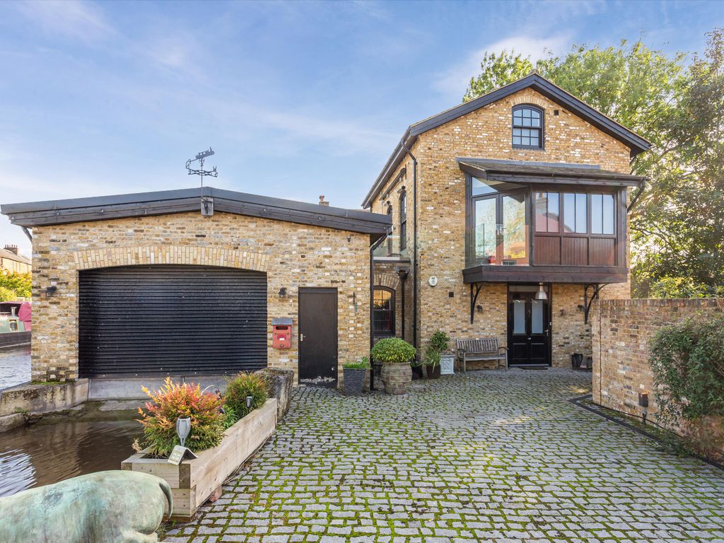 4 bed detached house for sale in Castle Wharf, Berkhamsted, Herts HP4