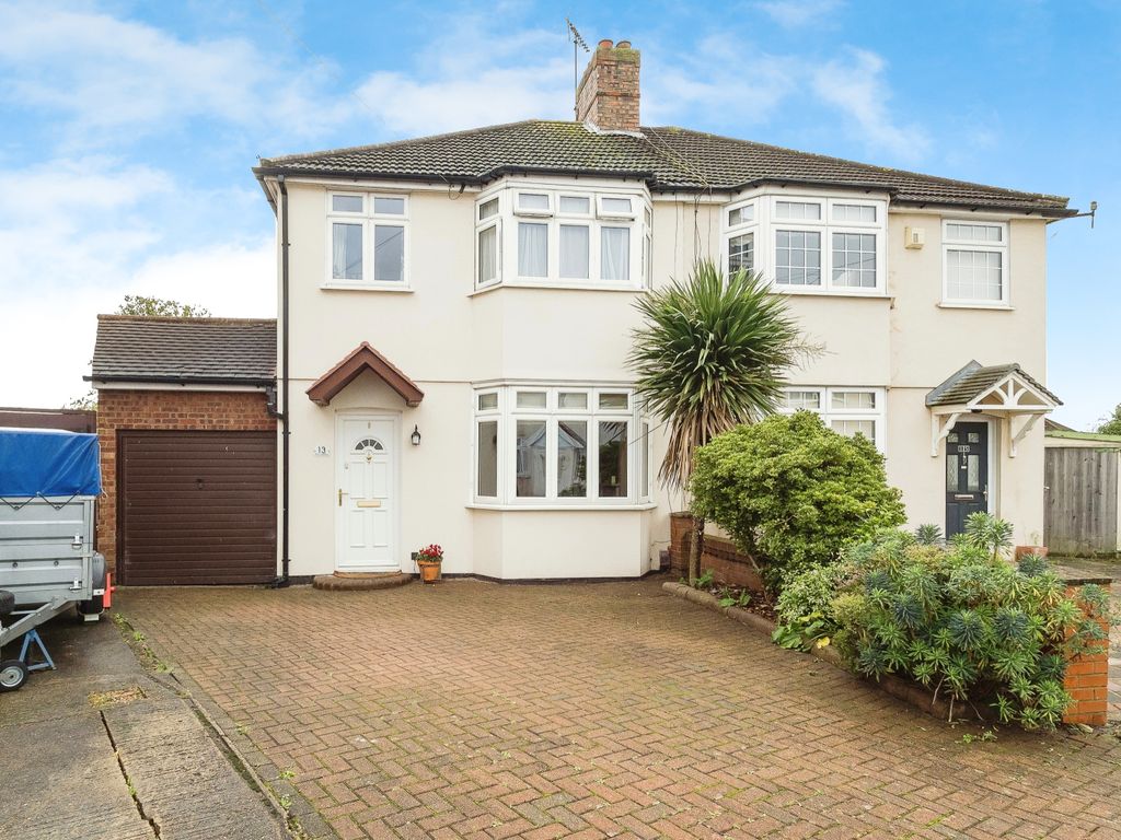 4 bed semidetached house for sale in Wren Gardens, Hornchurch RM12, £