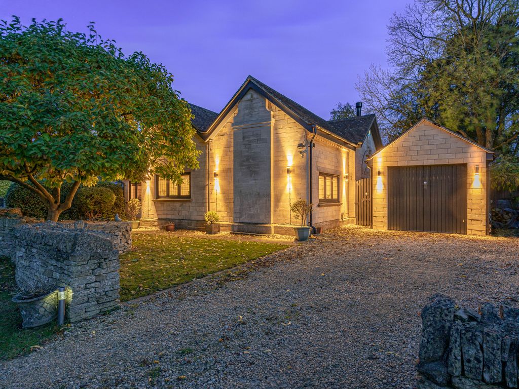 3 bed detached house for sale in Shepherds Well, Rodborough Common