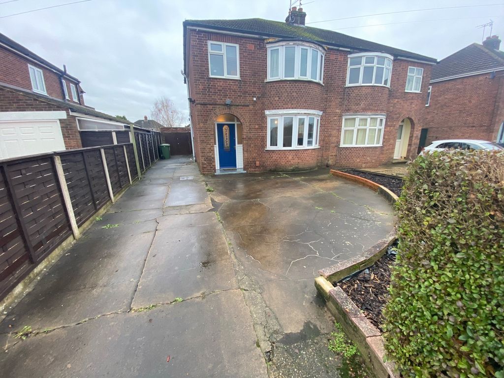 3 bed semidetached house for sale in Southfields Avenue, Stanground