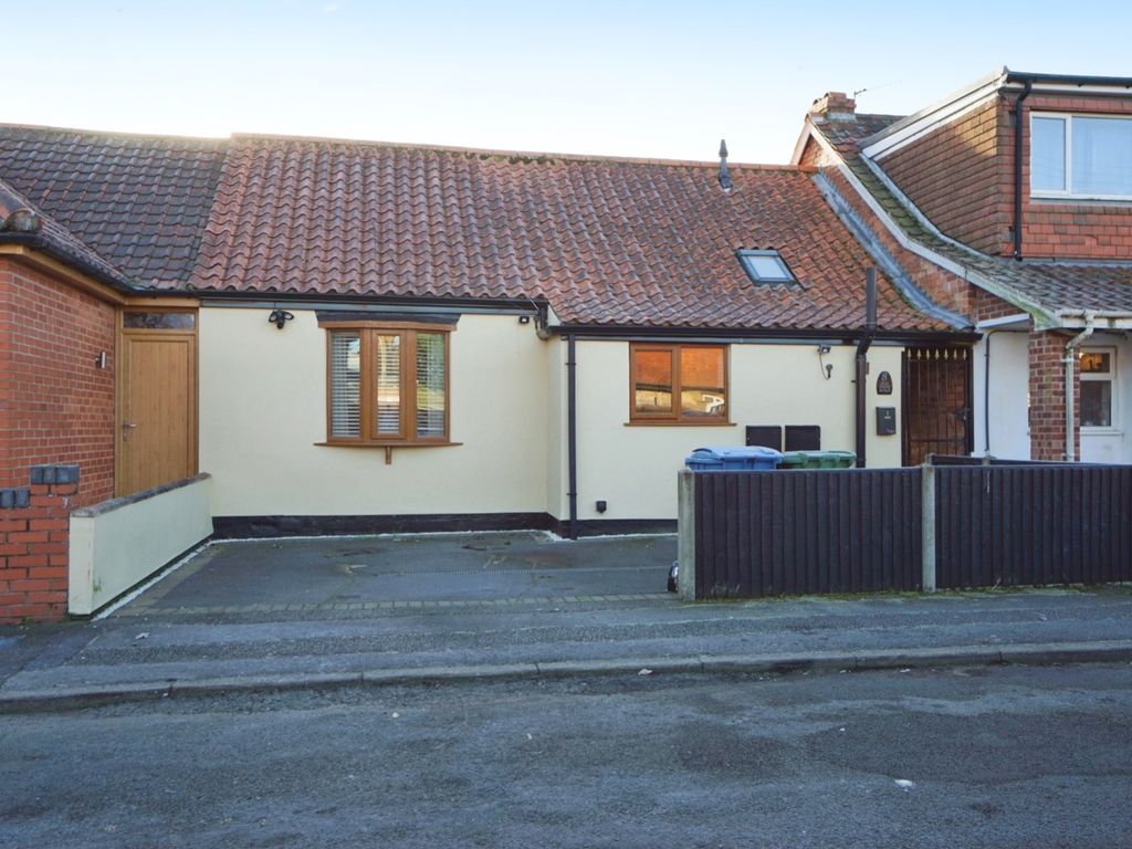 2 bed bungalow for sale in Bye Path Road, Retford, Nottinghamshire DN22