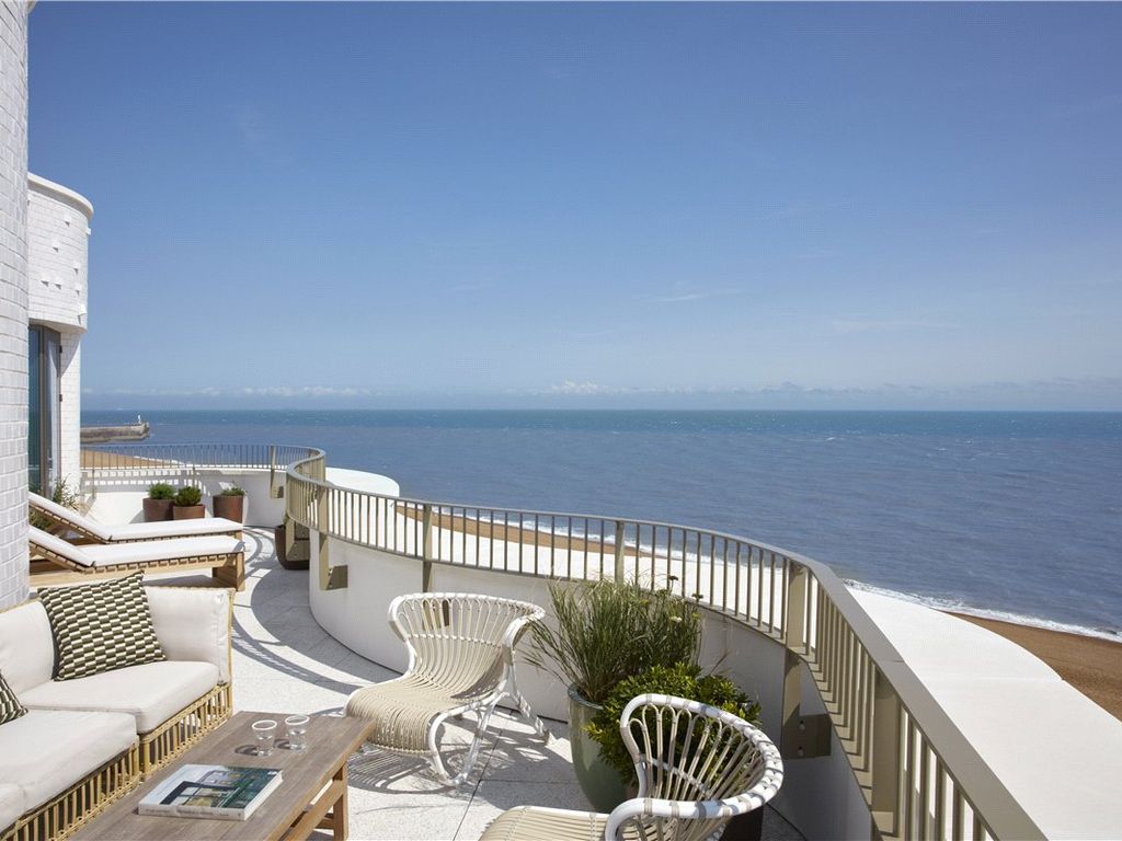 New home, 2 bed flat for sale in Shoreline, Folkestone Seafront