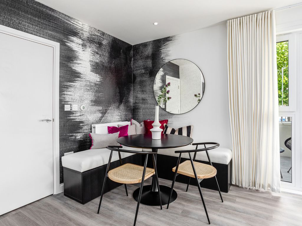 Blackhorse Road 179, Walthamstow E17  