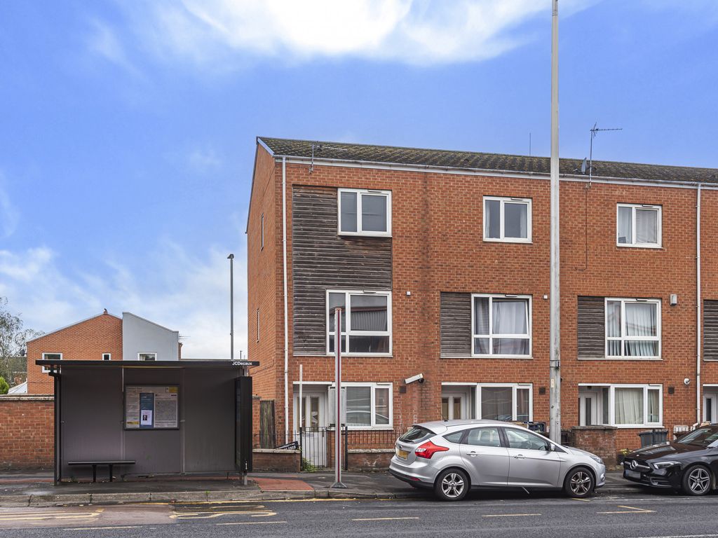 4 bed end terrace house for sale in Stockport Road, Manchester M13 Zoopla