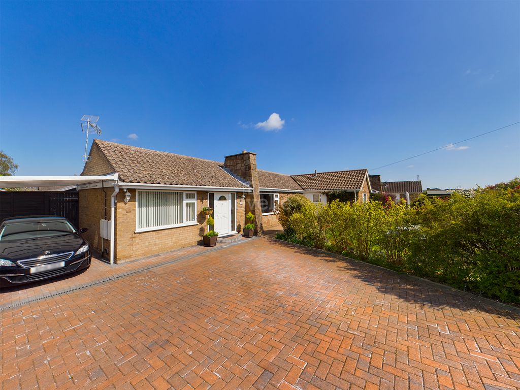 3 bed detached bungalow for sale in Ullswater Close, North Hykeham LN6