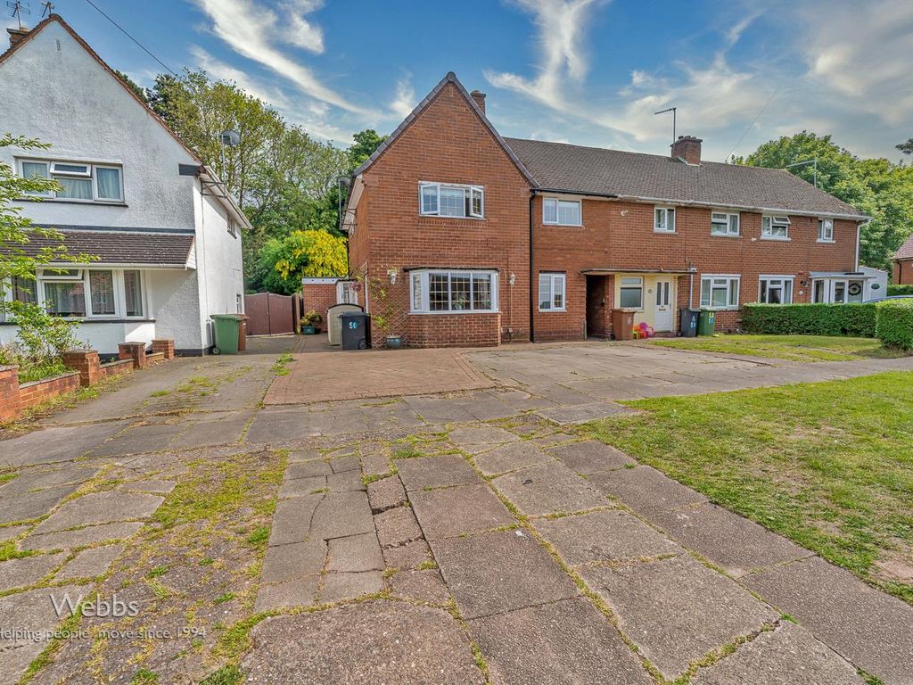 4 bed end terrace house for sale in Clockmill Road, Pelsall, Walsall