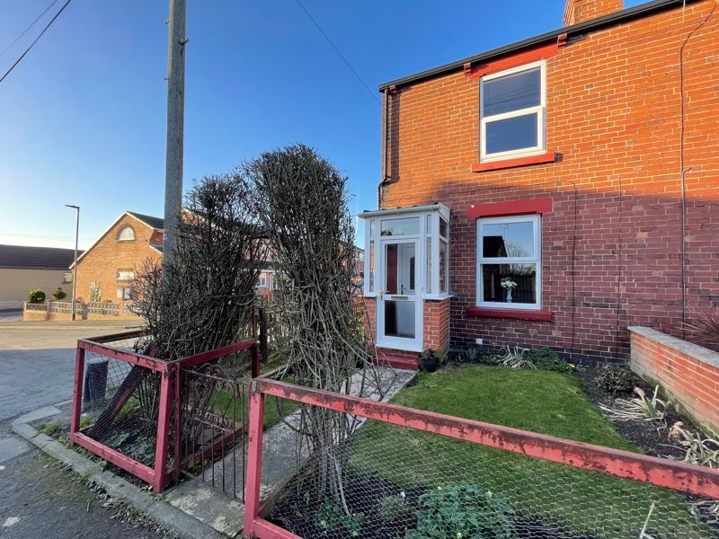 2 bed end terrace house for sale in East Mount, Havercroft, Wakefield