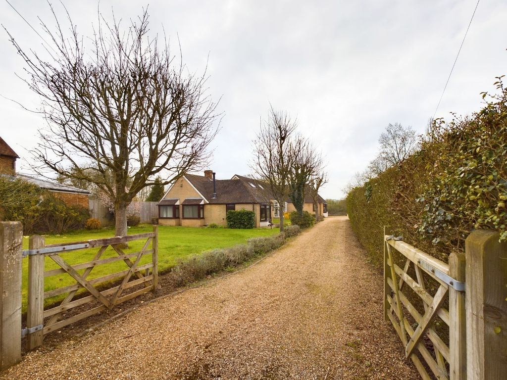 4 bed detached bungalow for sale in Nearton End, Swanbourne, Milton