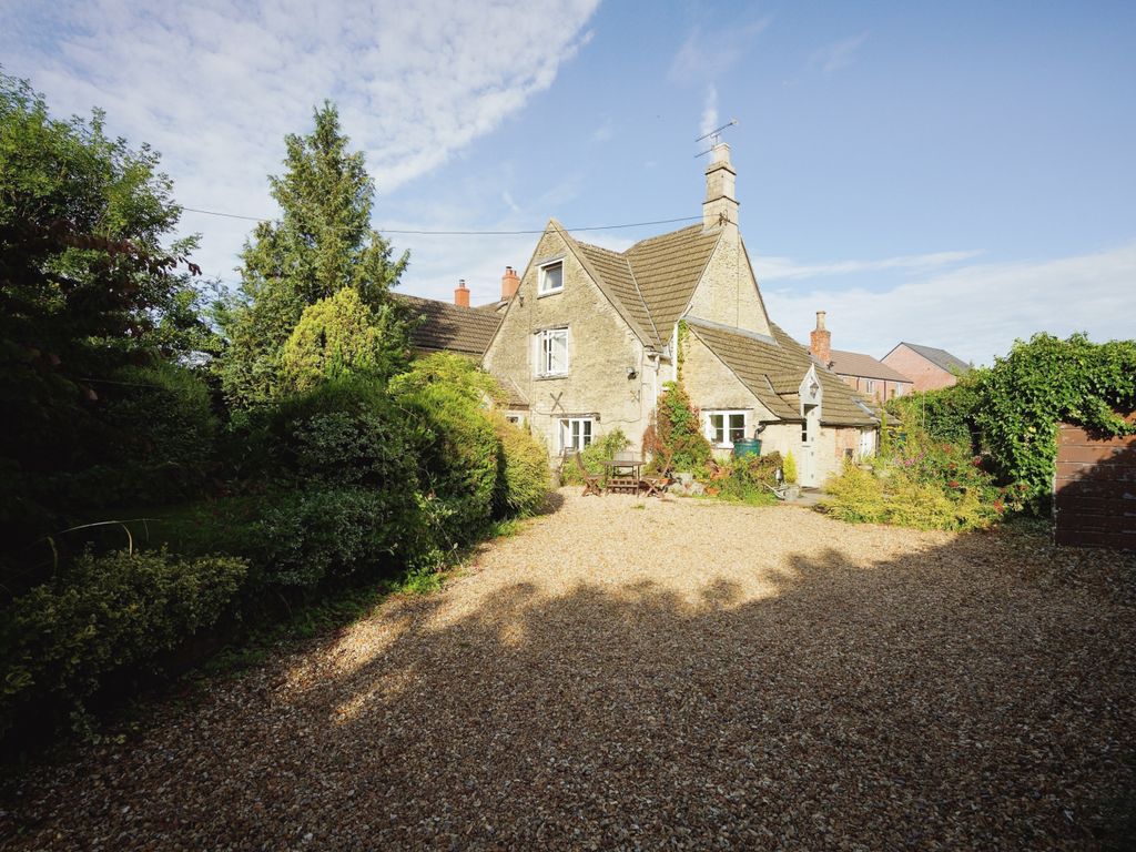 3 bed semidetached house for sale in Hill Corner Road, Chippenham