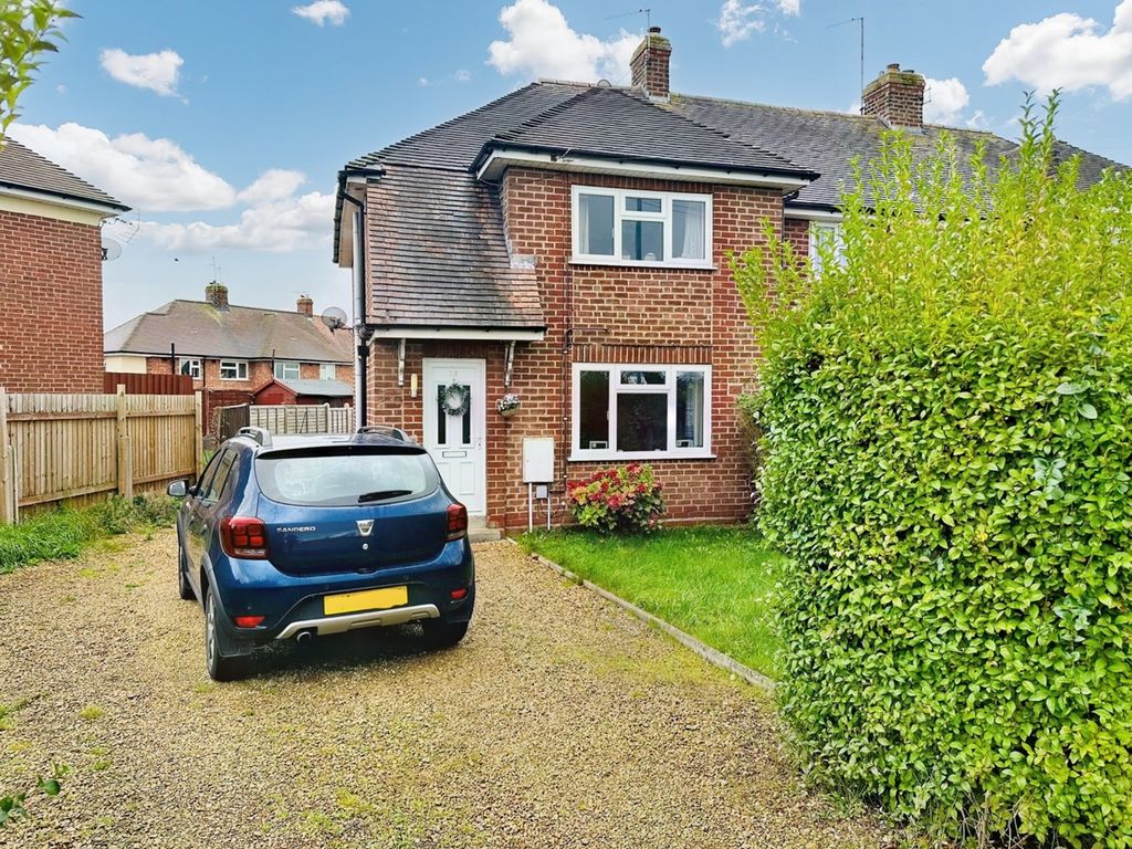 3 bed end terrace house for sale in College Green, Hereford HR1, £