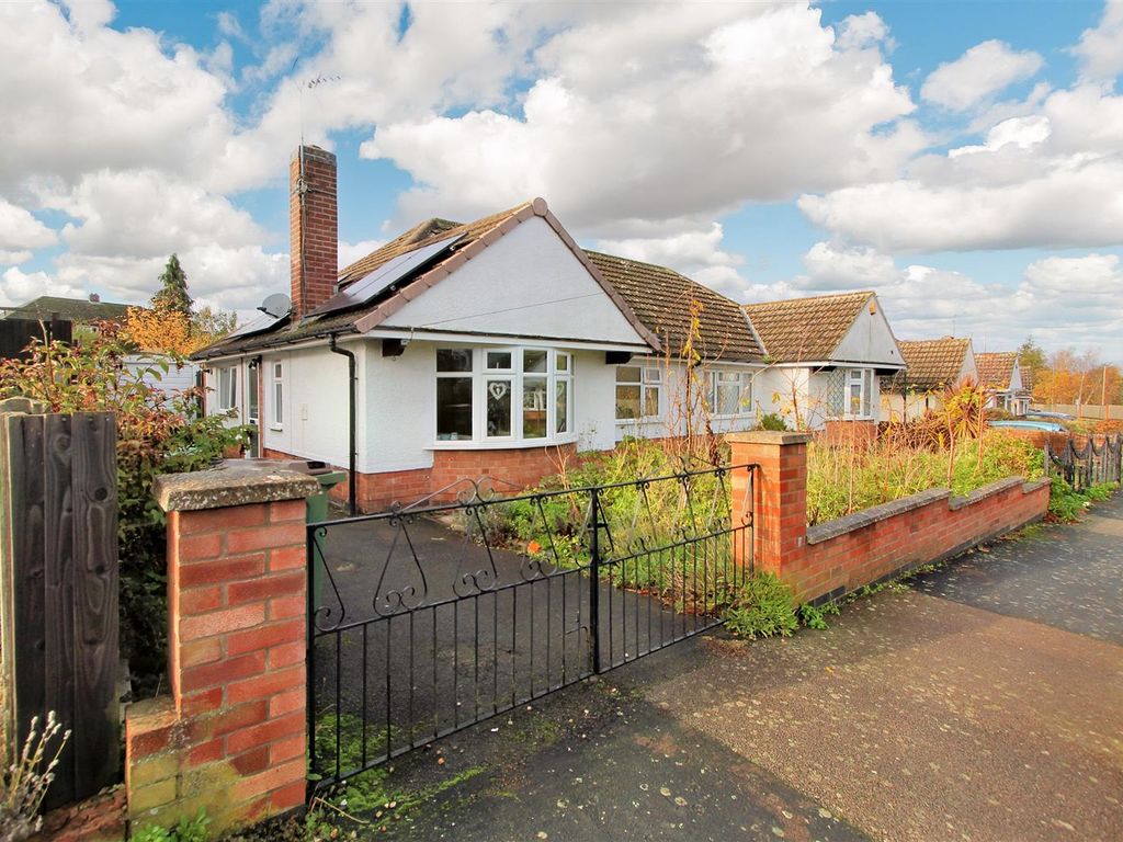 2 bed semidetached bungalow for sale in Lowcroft Drive, Oadby