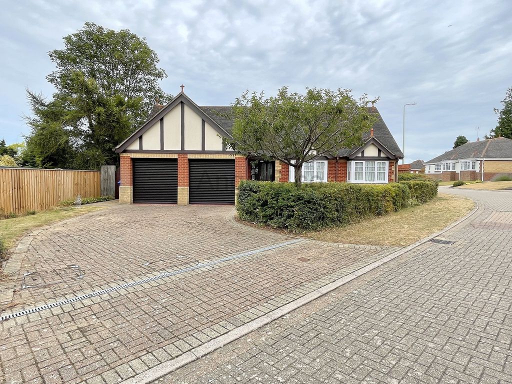 3 bed detached bungalow for sale in Richards Close, Oulton Broad