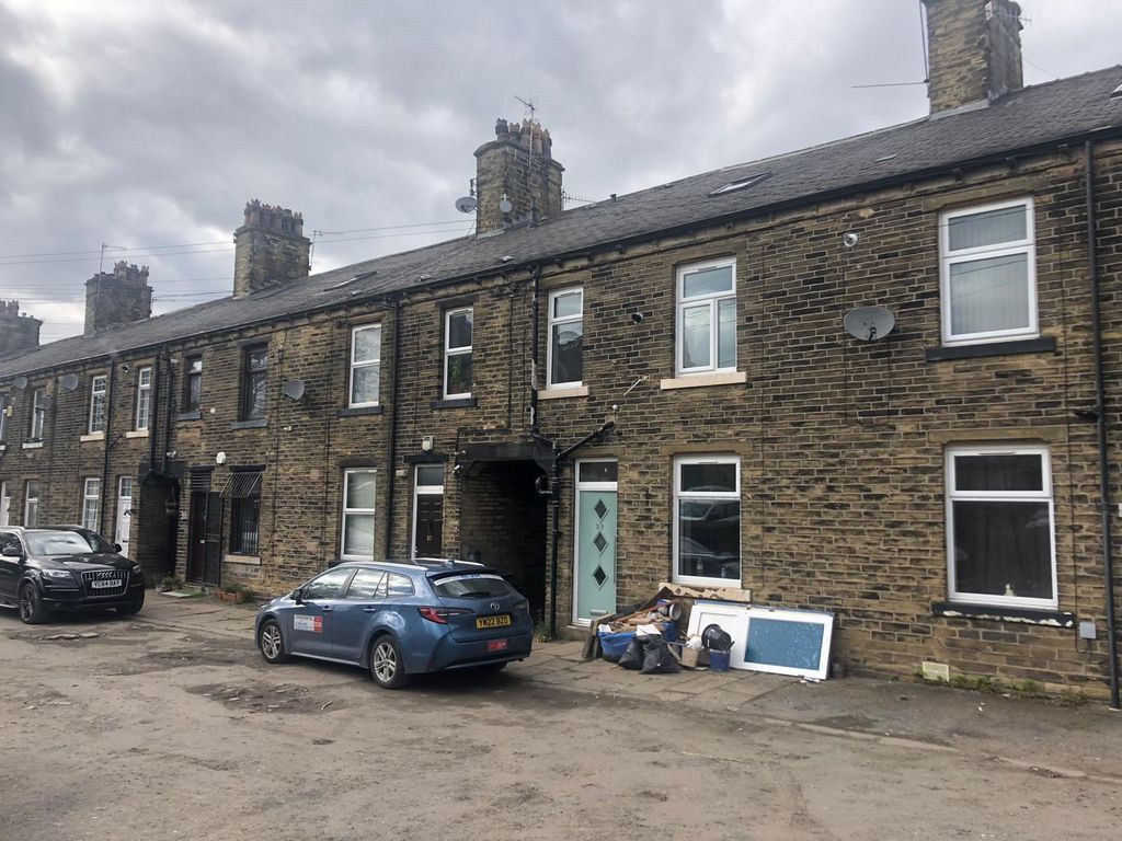 3 bed terraced house to rent in Ingleby Place, Bradford BD7, £750 pcm