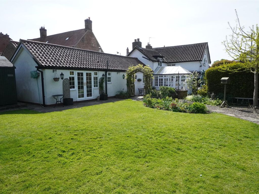 3 bed detached house for sale in Main Street, Bubwith, Selby YO8, £