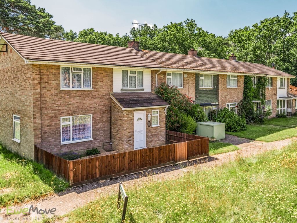 3 bed end terrace house for sale in College Piece, Mortimer, Reading