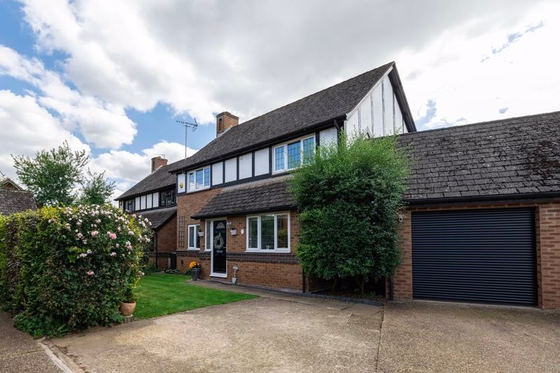 4 bed linkdetached house for sale in Chalcot Place, Great Holm, Milton