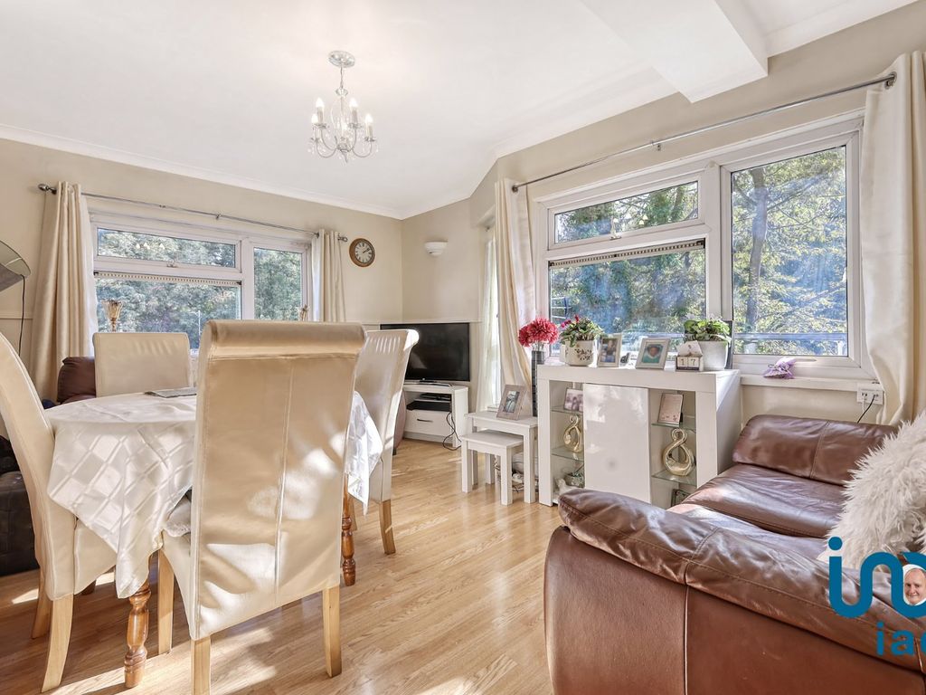 3 bed flat for sale in Little Holt, New Wanstead, London E11, £450,000 Zoopla