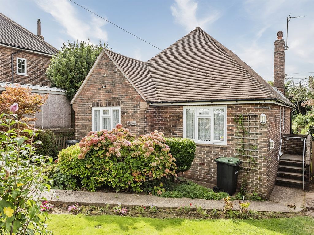 3 bed detached house for sale in Edward Road, Haywards Heath RH16, £