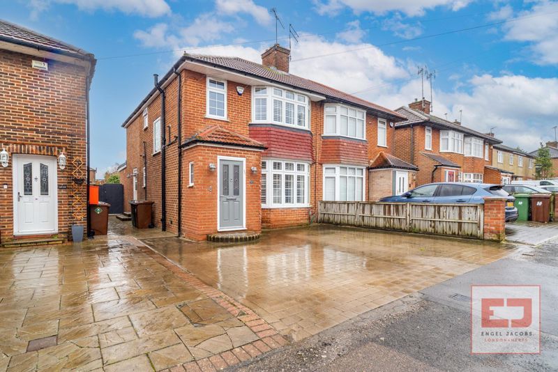 3 bed semidetached house for sale in Bullhead Road, Borehamwood WD6, £