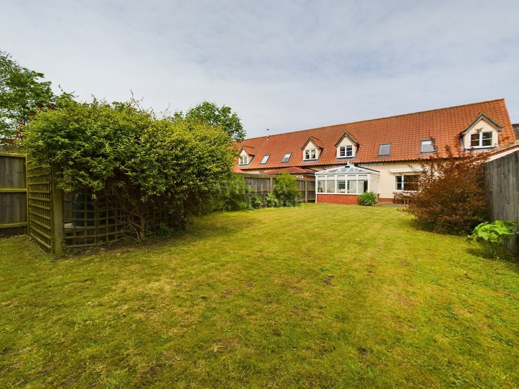 4 bed mews house for sale in Crown Courtyard, Kenninghall, Norwich NR16