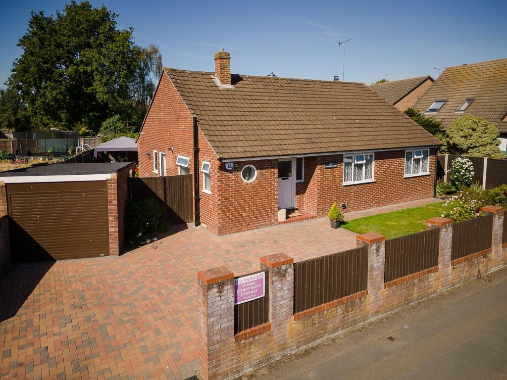 2 bed detached bungalow for sale in Oyster Lane, Byfleet, West Byfleet KT14 Zoopla