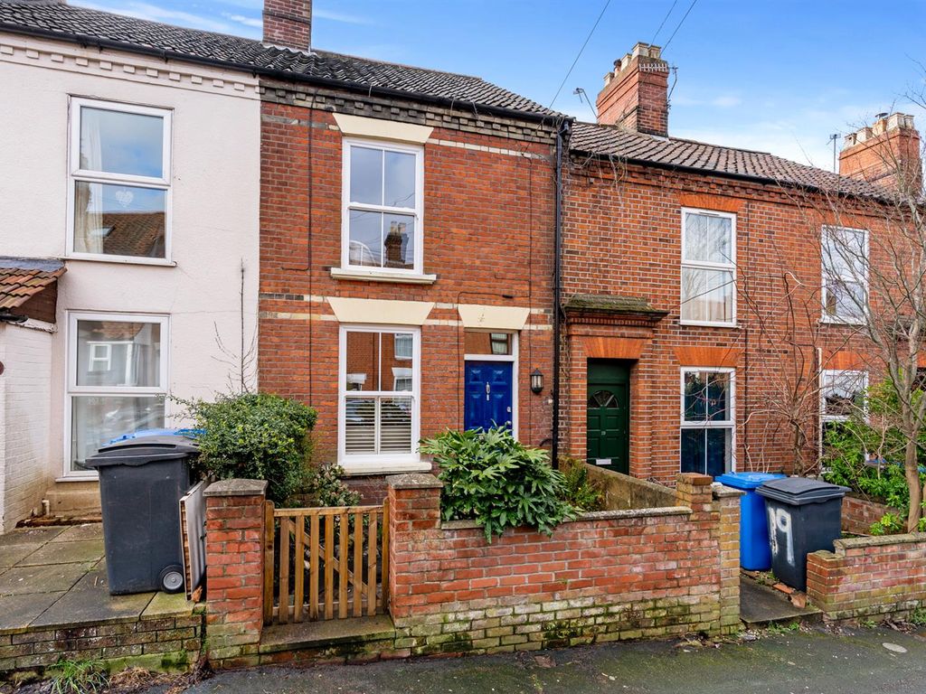 2 bed terraced house for sale in Knowsley Road, Norwich NR3, £260,000