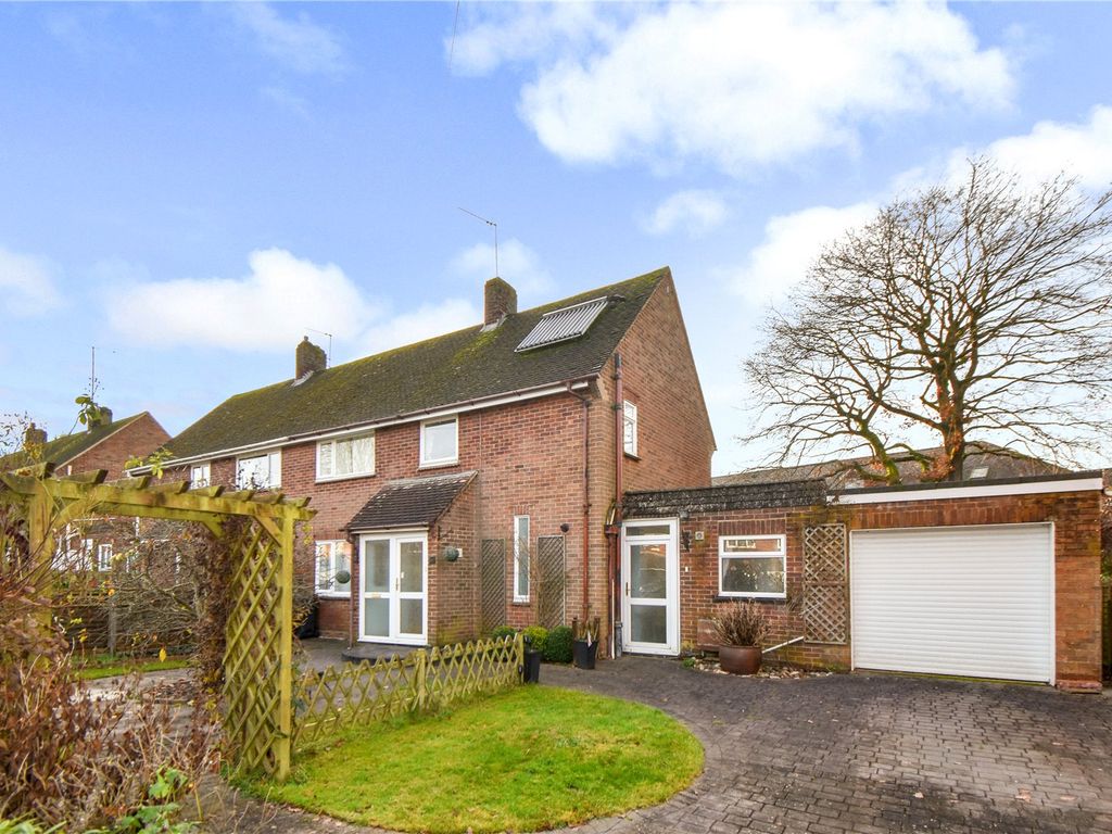 3 bed semidetached house for sale in St. Margarets Mead, Marlborough