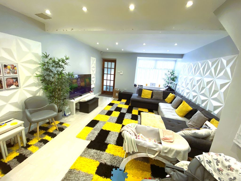 2 bed terraced house to rent in Oval Road North, Dagenham RM10 Zoopla