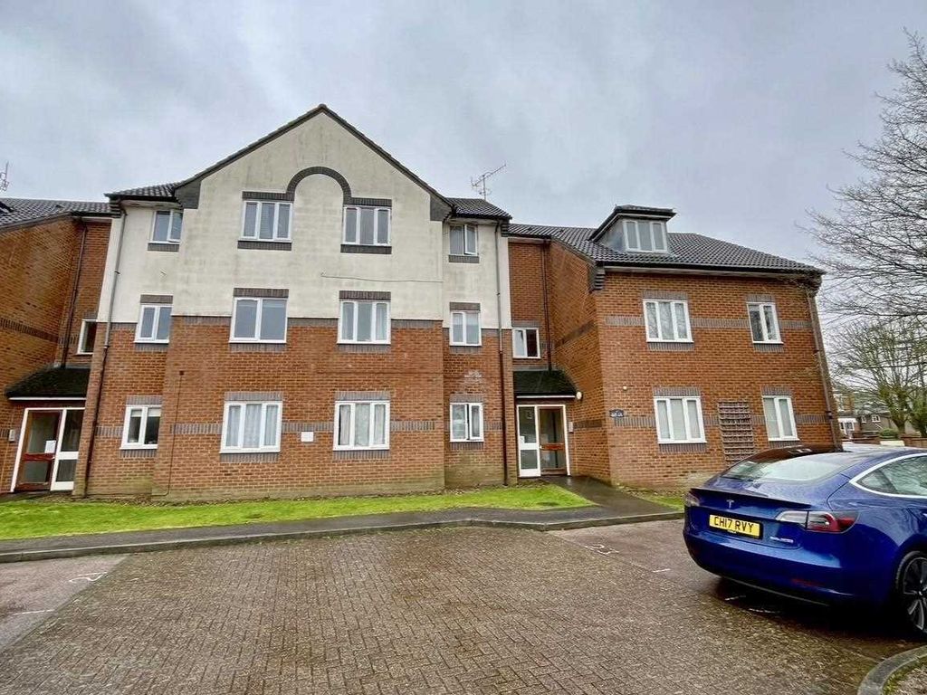 1 bed flat for sale in Siskin Close, Bushey WD23, £269,950 Zoopla