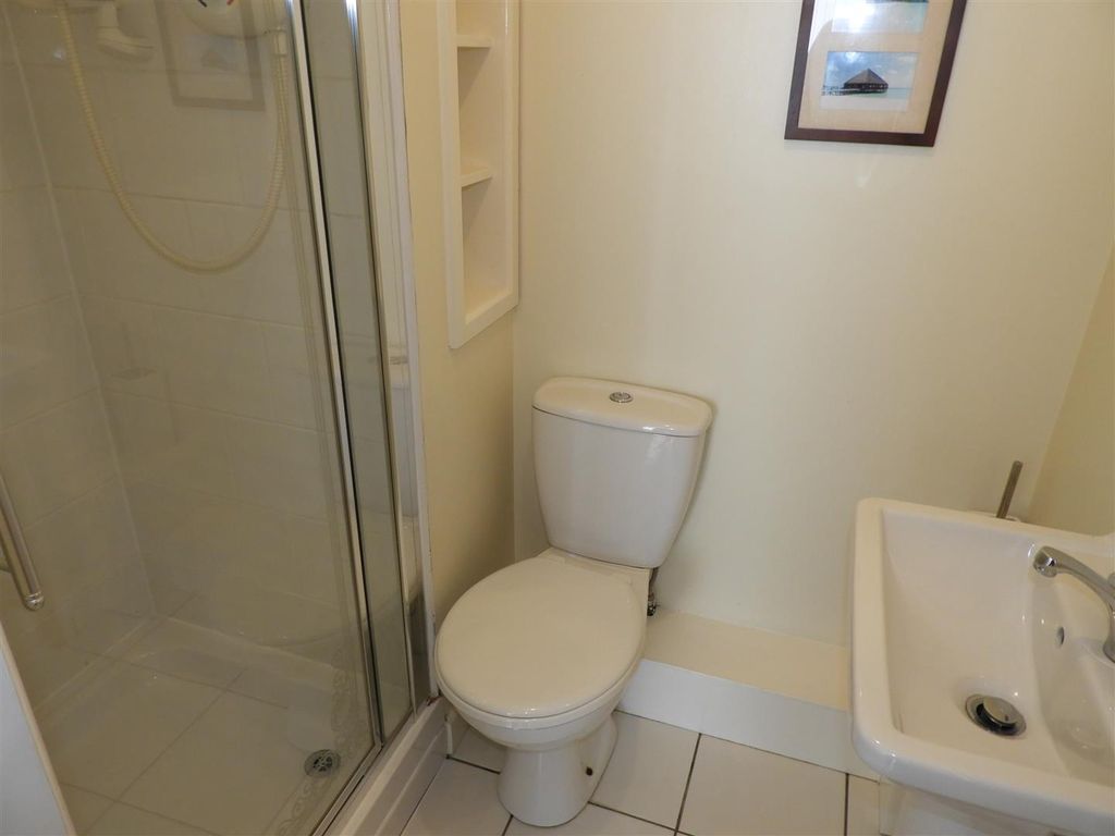 4 bed semidetached house to rent in Blackpool Road, AshtonOnRibble