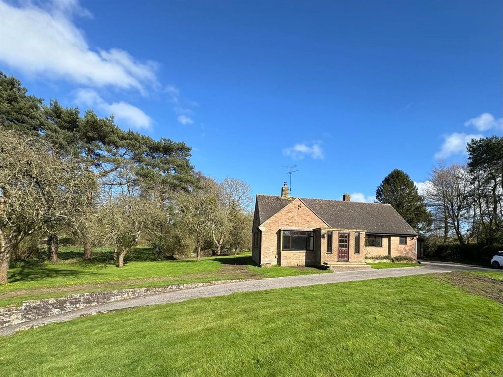 3 bed detached bungalow for sale in Dowlish Wake, Ilminster TA19, £