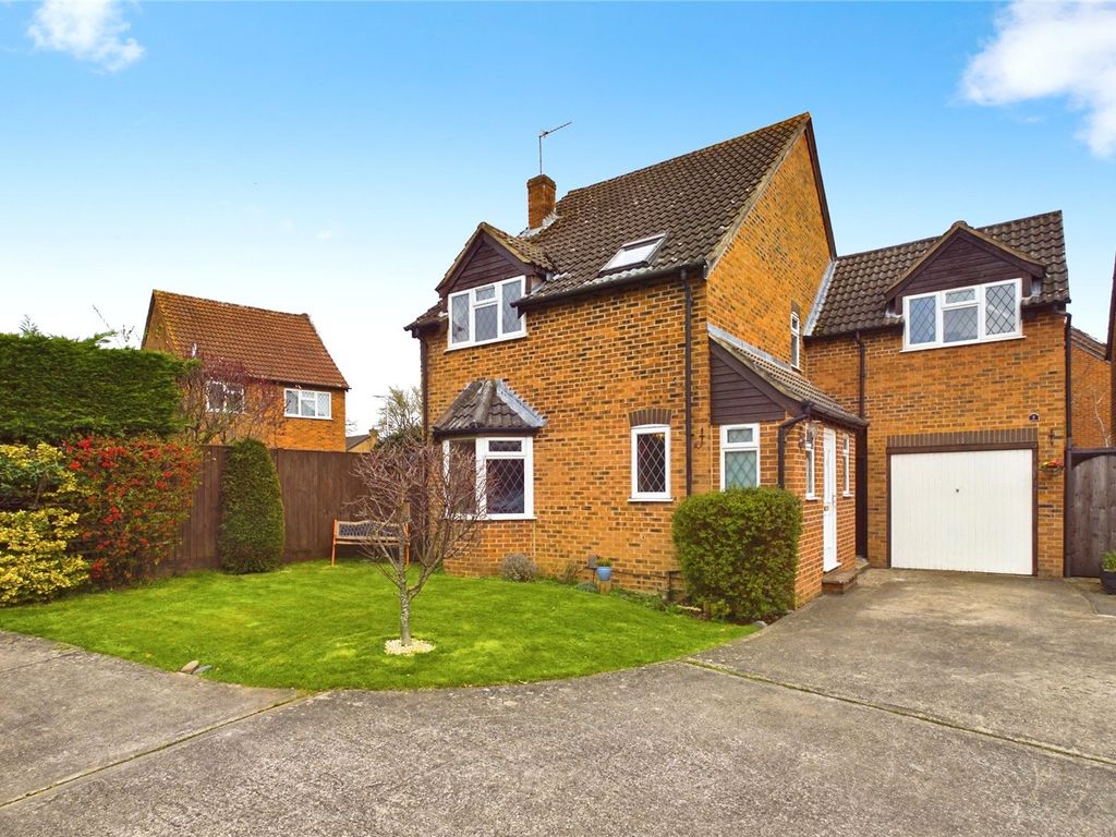 4 bed detached house for sale in Grassmead, Thatcham, Berkshire RG19, £