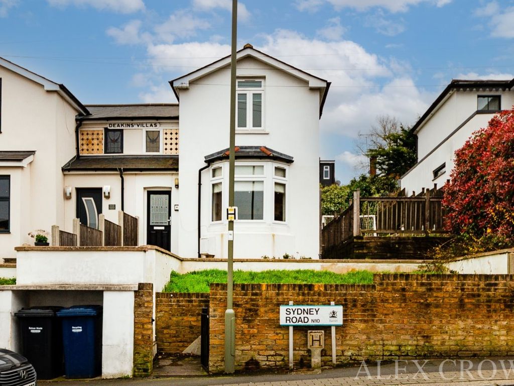 3 bed semidetached house for sale in Sydney Road, London N10, £800,000