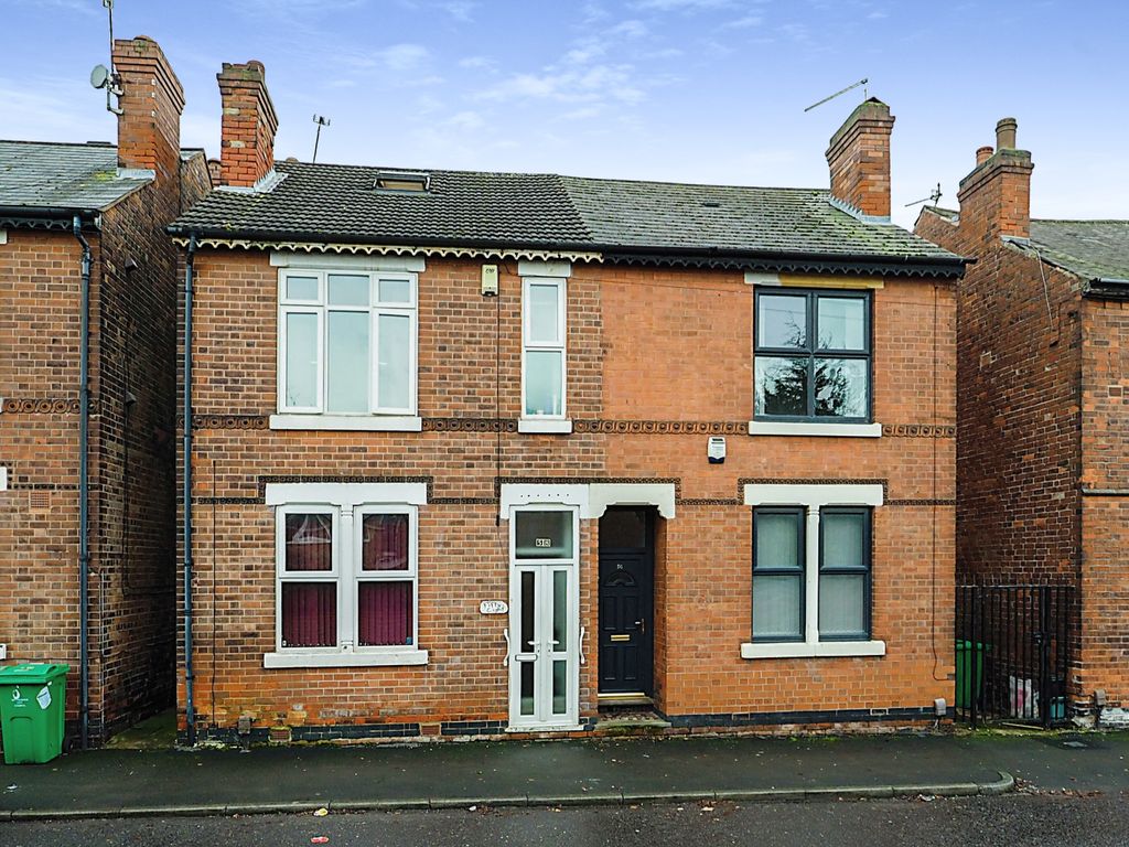 4 bed semidetached house for sale in Cycle Road, Nottingham