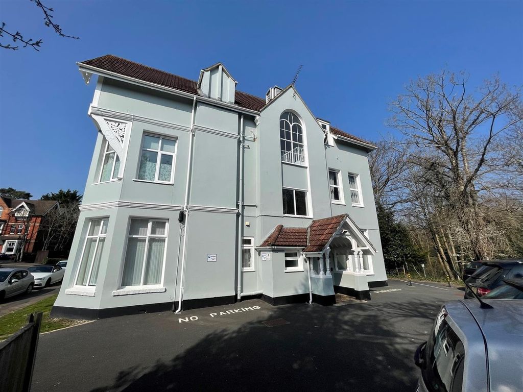 1 bed flat to rent in York Towers, 5 Pine Tree Glen, Westbourne BH4, £