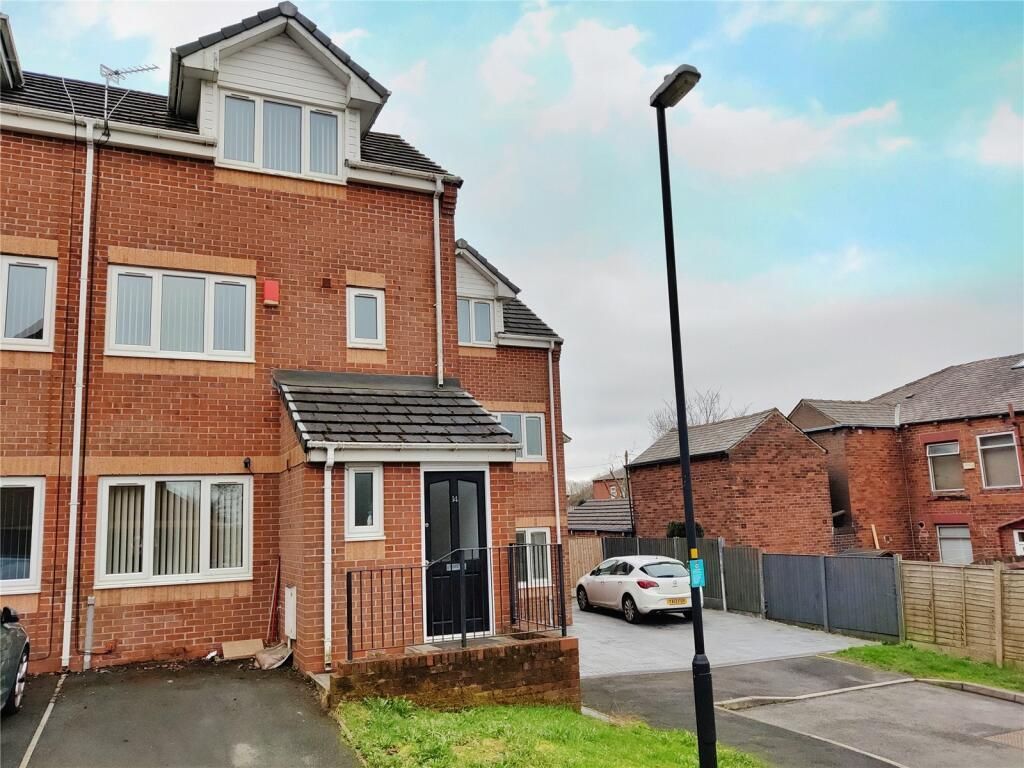 3 bed terraced house to rent in Stoneclough Mews, Royton, Oldham OL1