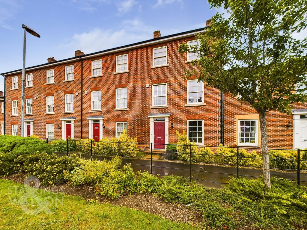 5 bed town house for sale in Lord Nelson Drive, Costessey, Norwich NR5