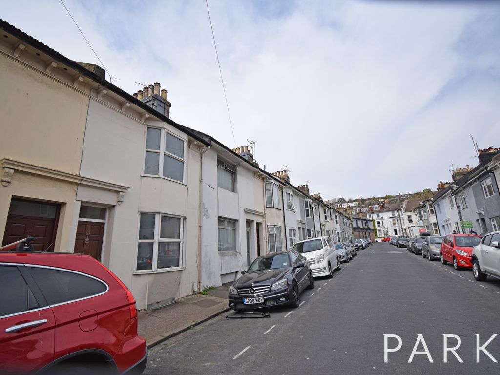 4 bed terraced house to rent in Edinburgh Road, Brighton, East Sussex