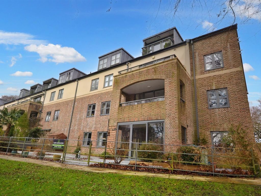 2 bed flat for sale in Chestnut Road, Charlton Down, Dorchester DT2