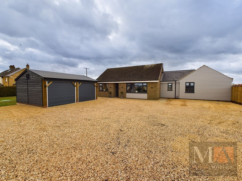 4 bed detached bungalow for sale in Lady Drove, Barroway Drove, Downham