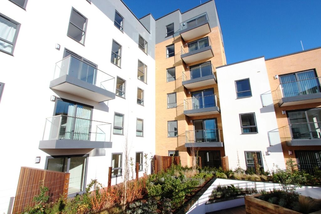 2 bed flat to rent in Padworth Avenue, Island, Reading RG2, £