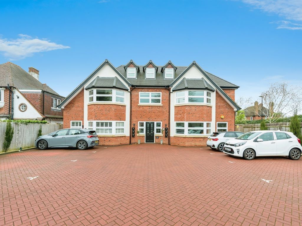2 bed flat for sale in Birmingham Road, Sutton Coldfield B72, £290,000