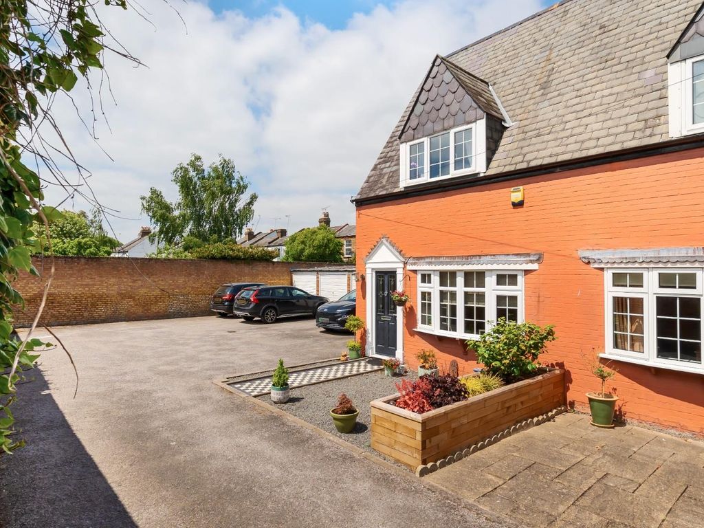 2 bed end terrace house for sale in Alma Road, Windsor SL4 Zoopla