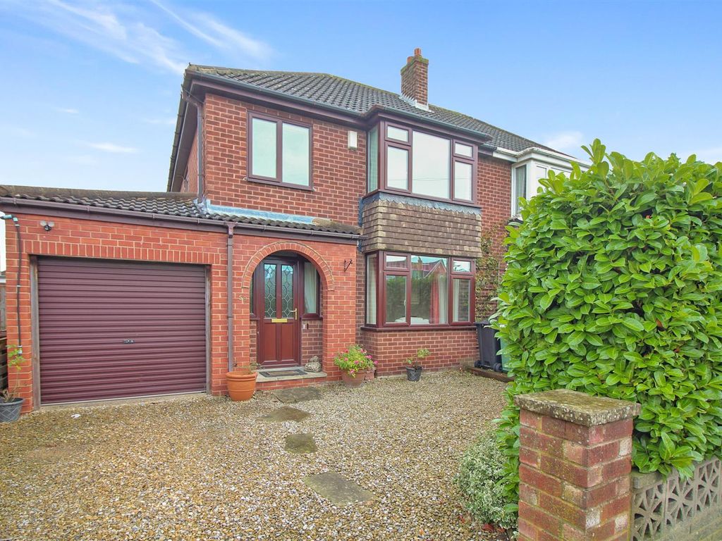 3 bed semidetached house for sale in Montague Crescent, Garforth