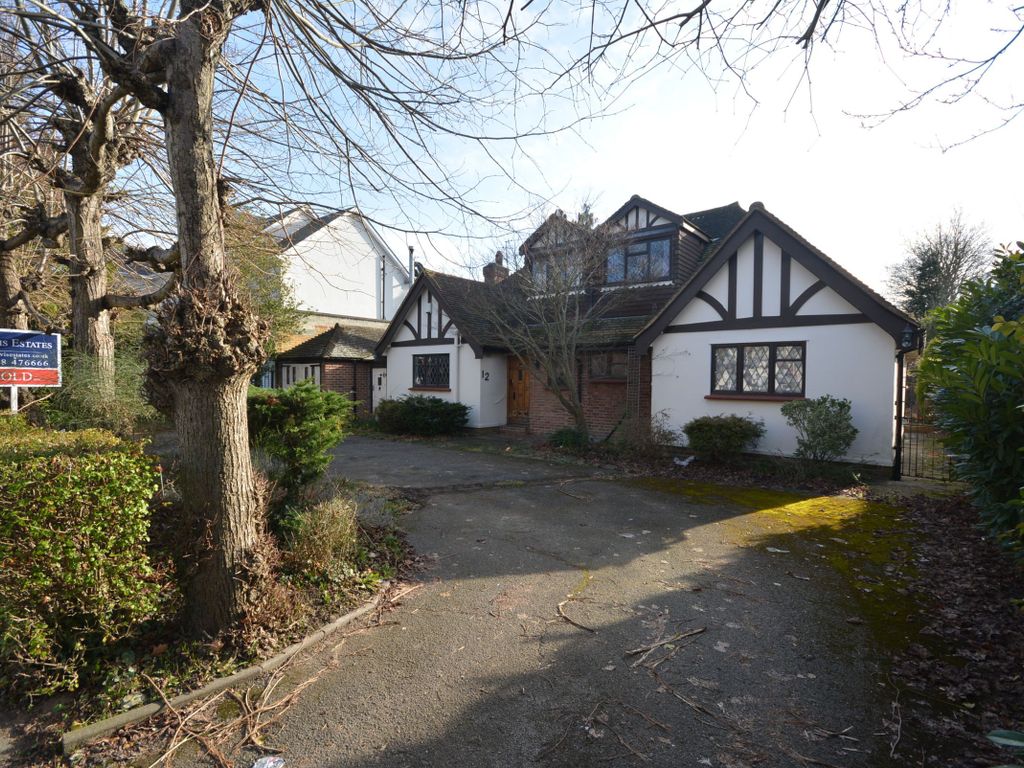 5 bed detached house for sale in Ernest Road, Emerson Park, Hornchurch