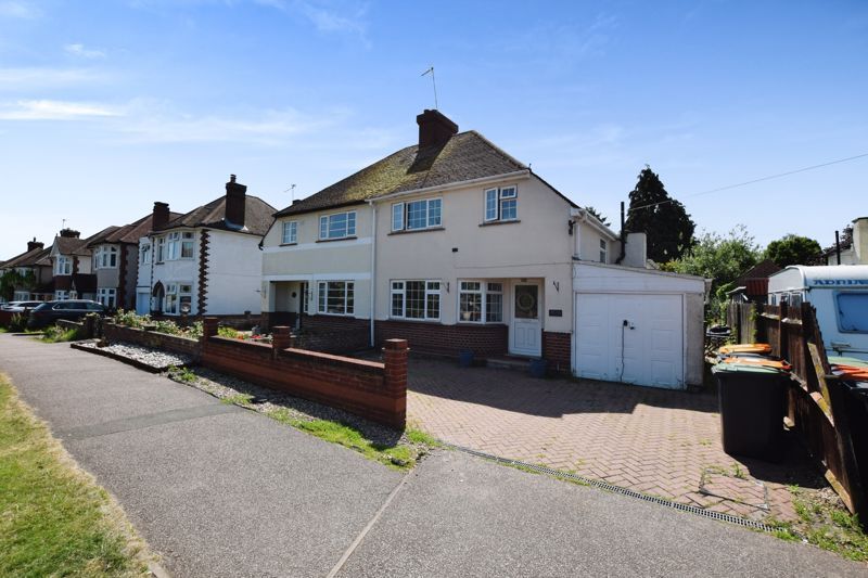3 bed property for sale in Stagsden Road, Bromham Village, Bedfordshire